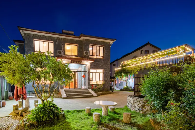 Chen's Villa, listing photograph 1 of 3